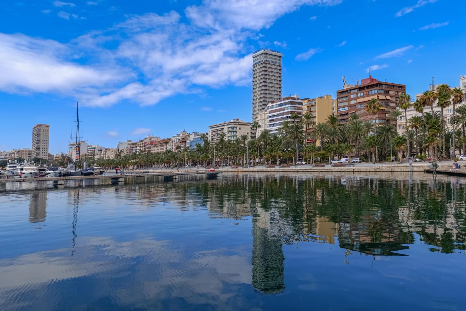 Puerto y paseo marítimo de Alicante